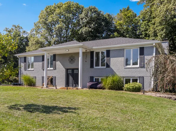 272 Canterbury Dr, Avon, IN 46123