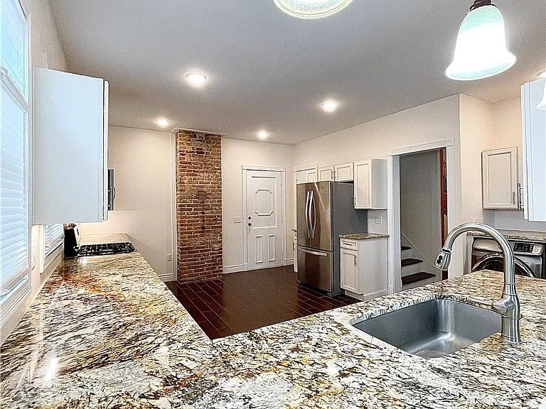 365 Green St — Photo 9