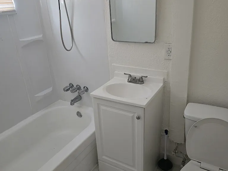 2556 Traction Ave #1 — Photo 8