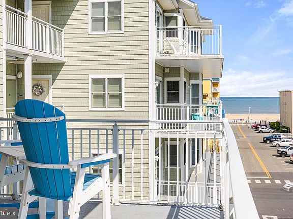 4th image of 102 25th St Unit 302