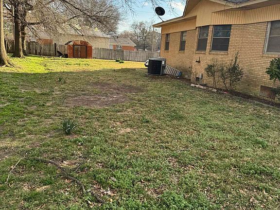 3rd image of 307 Martin Dr W