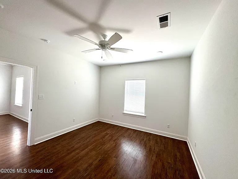 701 Southview Dr — Photo 15