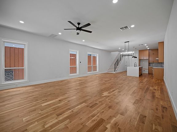 5th image of 732 Cedar Hill Ave