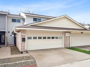 930 Shady Creek Ln, Bedford, TX 76021