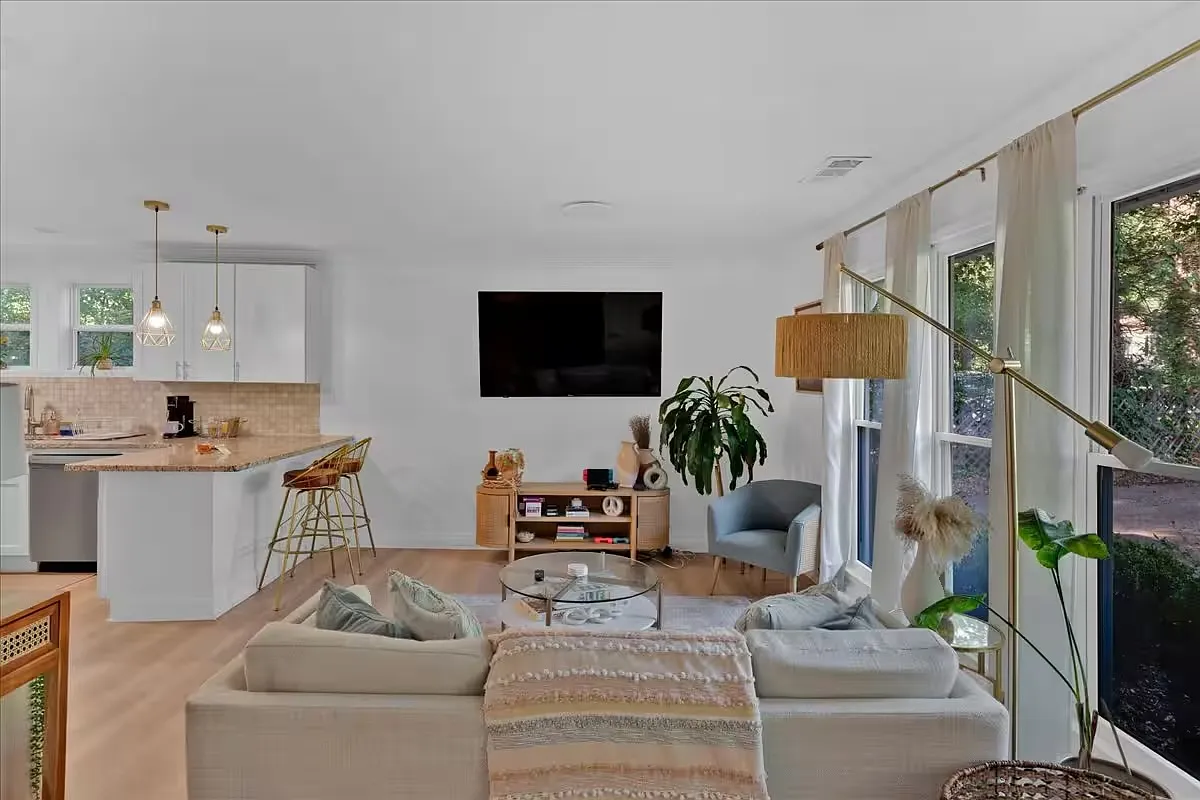 4 bed, 1722 sqft, $2,800 — Photo 4