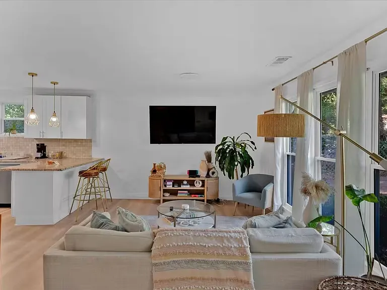 1239 Elizabeth Ave SW — Photo 4