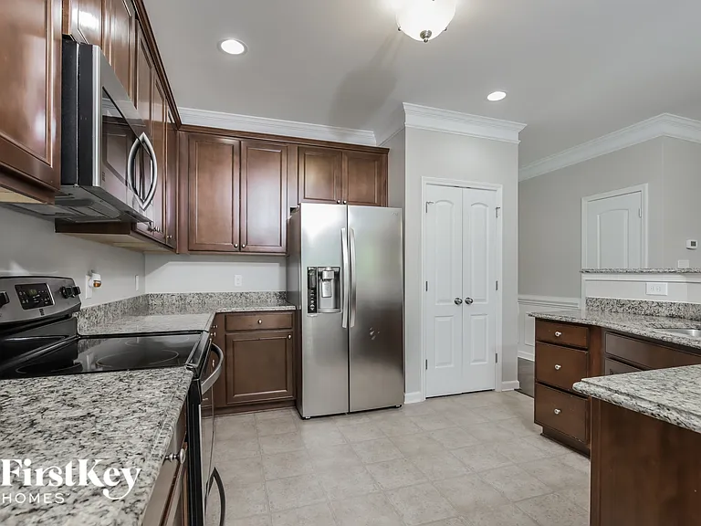 4476 Redfern Pl — Photo 8