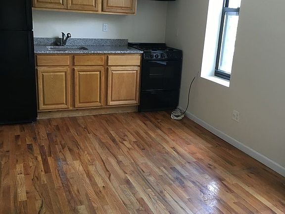4th image of 2815 24th Ave APT 2
