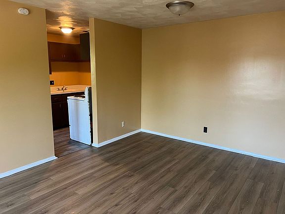 5th image of 16818 Grovewood Ave #11