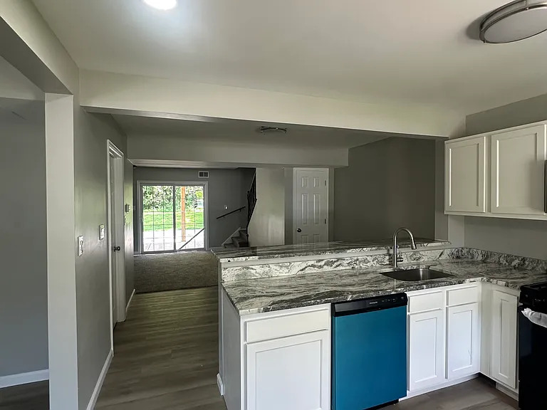 14 Danbury Dr — Photo 4