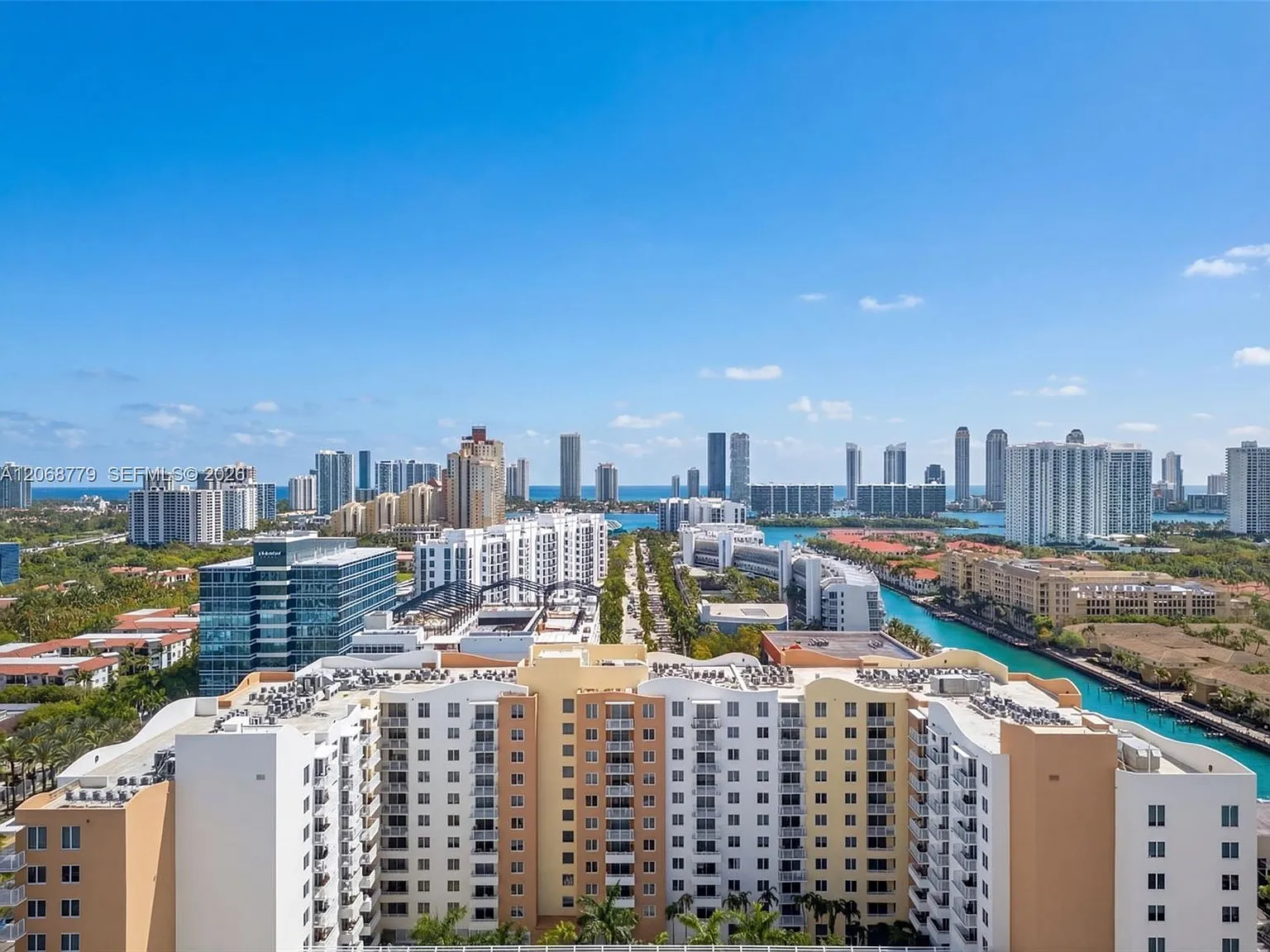 Venture At Aventura East — Photo 3
