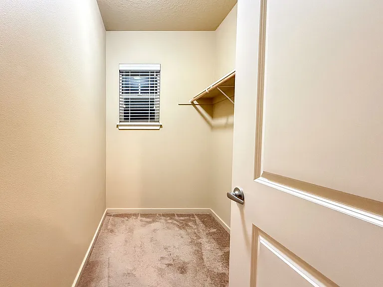 Catron Apartments - 1-3 Bedrooms 2 Bathrooms with In Unit Washer/Dryer and Internet — Photo 50