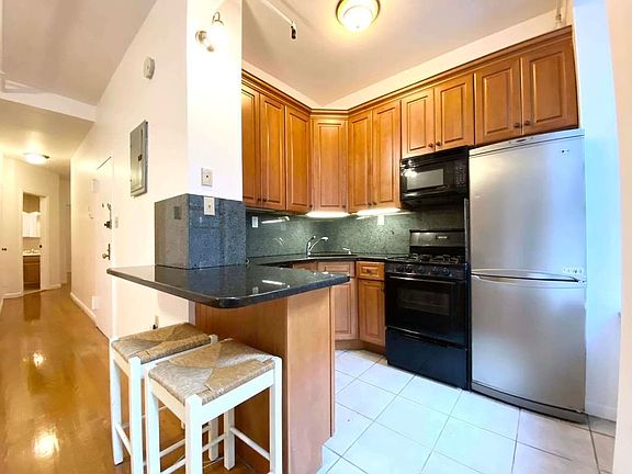 3rd image of 157 W 80th St #2F