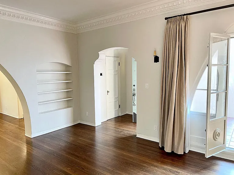 1330 N Harper Ave #108 — Photo 7