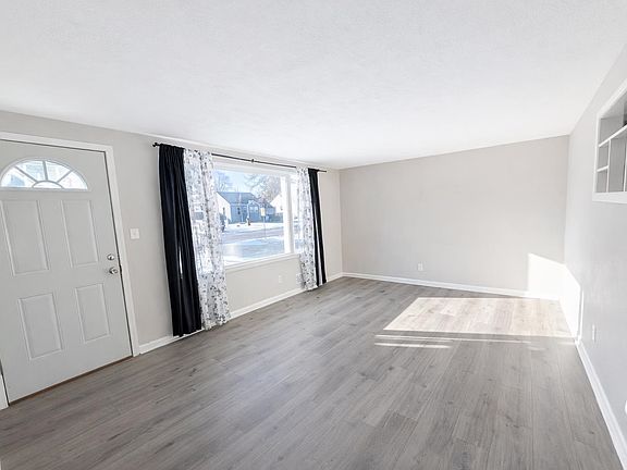 3rd image of 530 Wilshire Dr