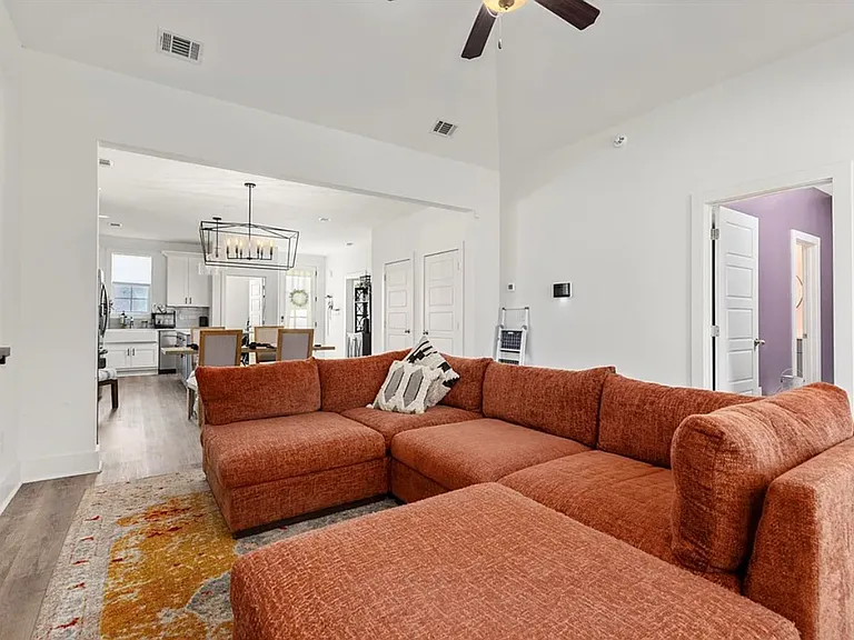 676 Village Dr — Photo 10