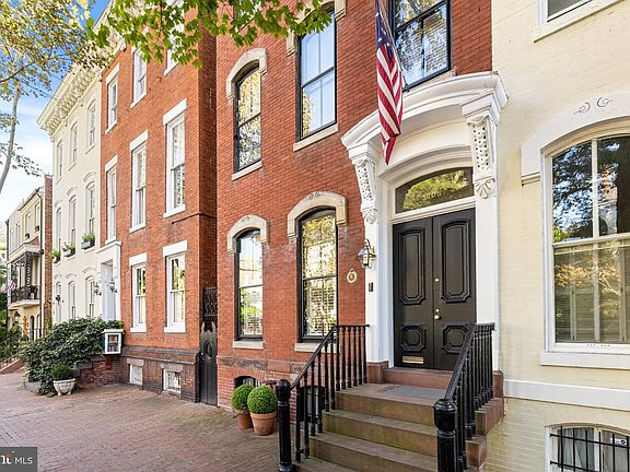 3rd image of 1405 31st St NW