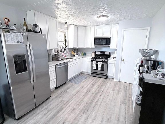 4th image of 7410 Dickenson St