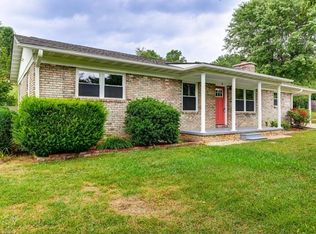 4 Hamburg Ln, Weaverville, NC 28787