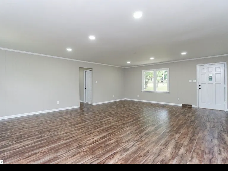 103 Newman Dr — Photo 3