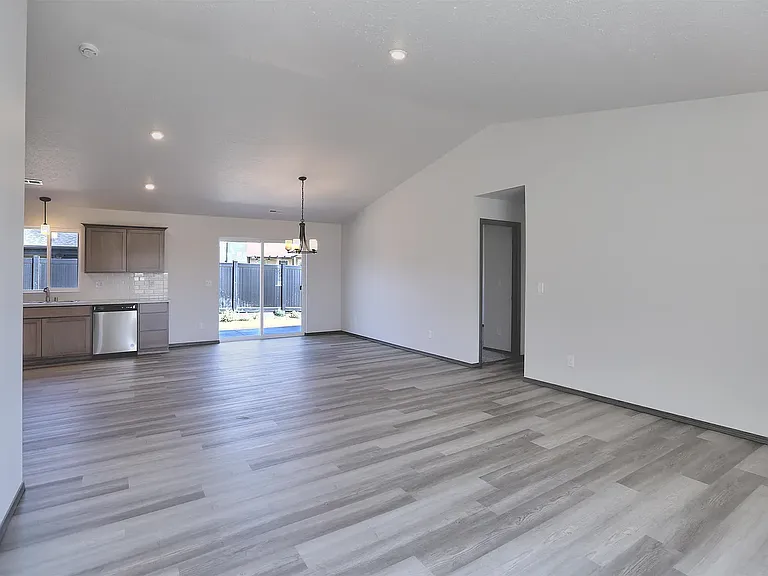 507 S Renick Pl — Photo 1