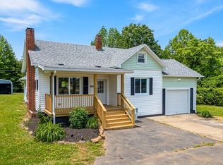 1206 Cardinal Rd, Galax, VA 24333