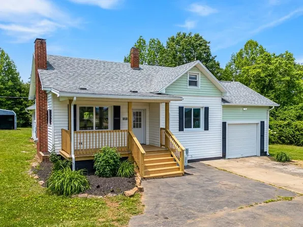 1206 Cardinal Rd, Galax, VA 24333