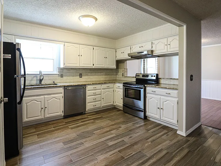 11323 S Ash St — Photo 32