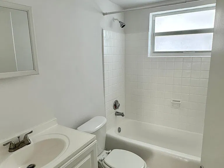2222 NW North River Dr #5 — Photo 11