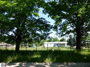 11802 Fewins Rd, Honor, MI 49640