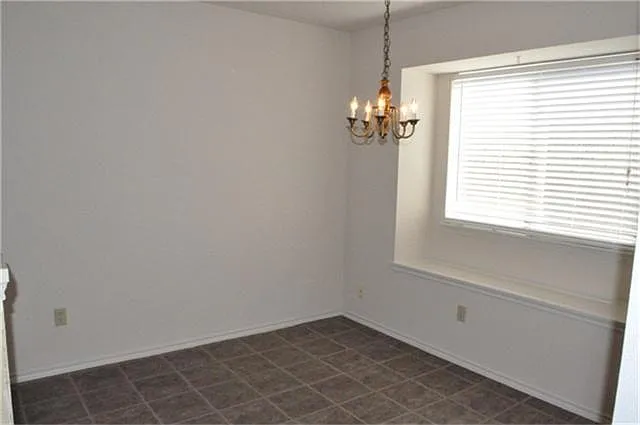 2119 Fountain Dr — Photo 6