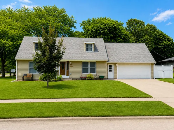 2219 Highland Dr, Sycamore, IL 60178