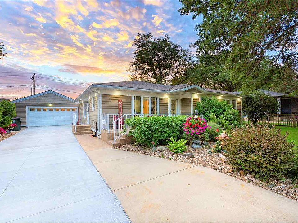 1st image of 3207 Carlton Dr
