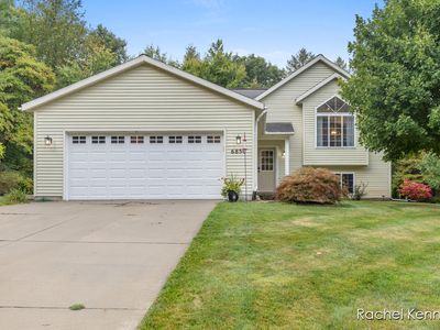 6850 Whispering Forest Dr NE, Cedar Springs, MI, 49319