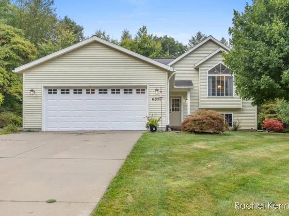 6850 Whispering Forest Dr NE, Cedar Springs, MI 49319