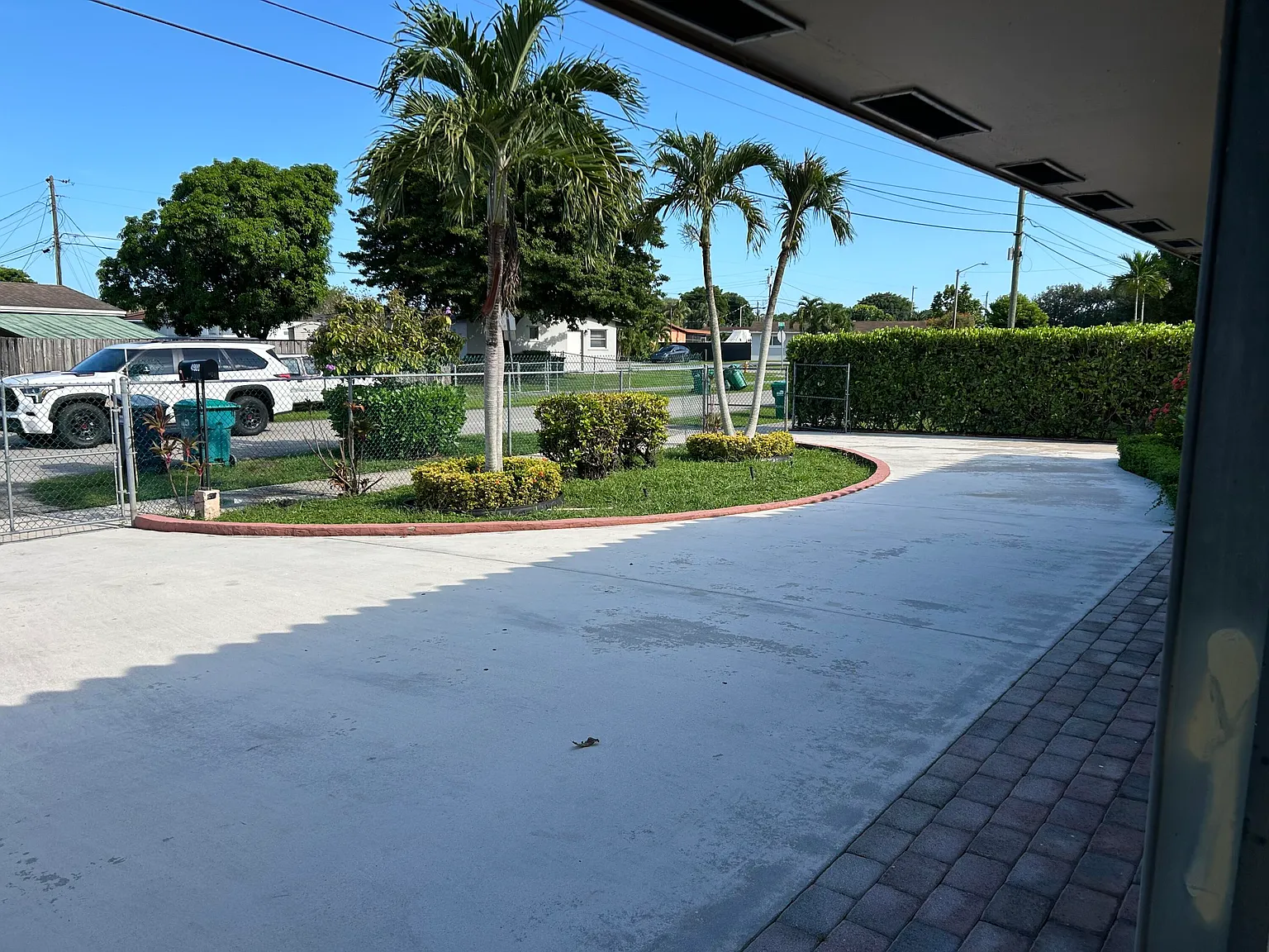 3 bed, 2.0 bath, 2292 sqft, $3,600 — Photo 4