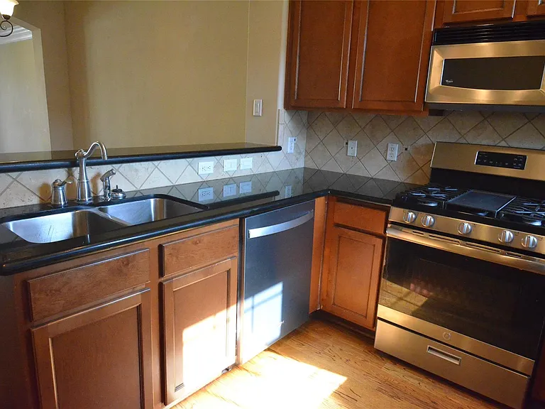 9006 Harbor Hills Dr E — Photo 6