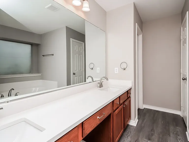 1420 Castlegar Ln — Photo 12