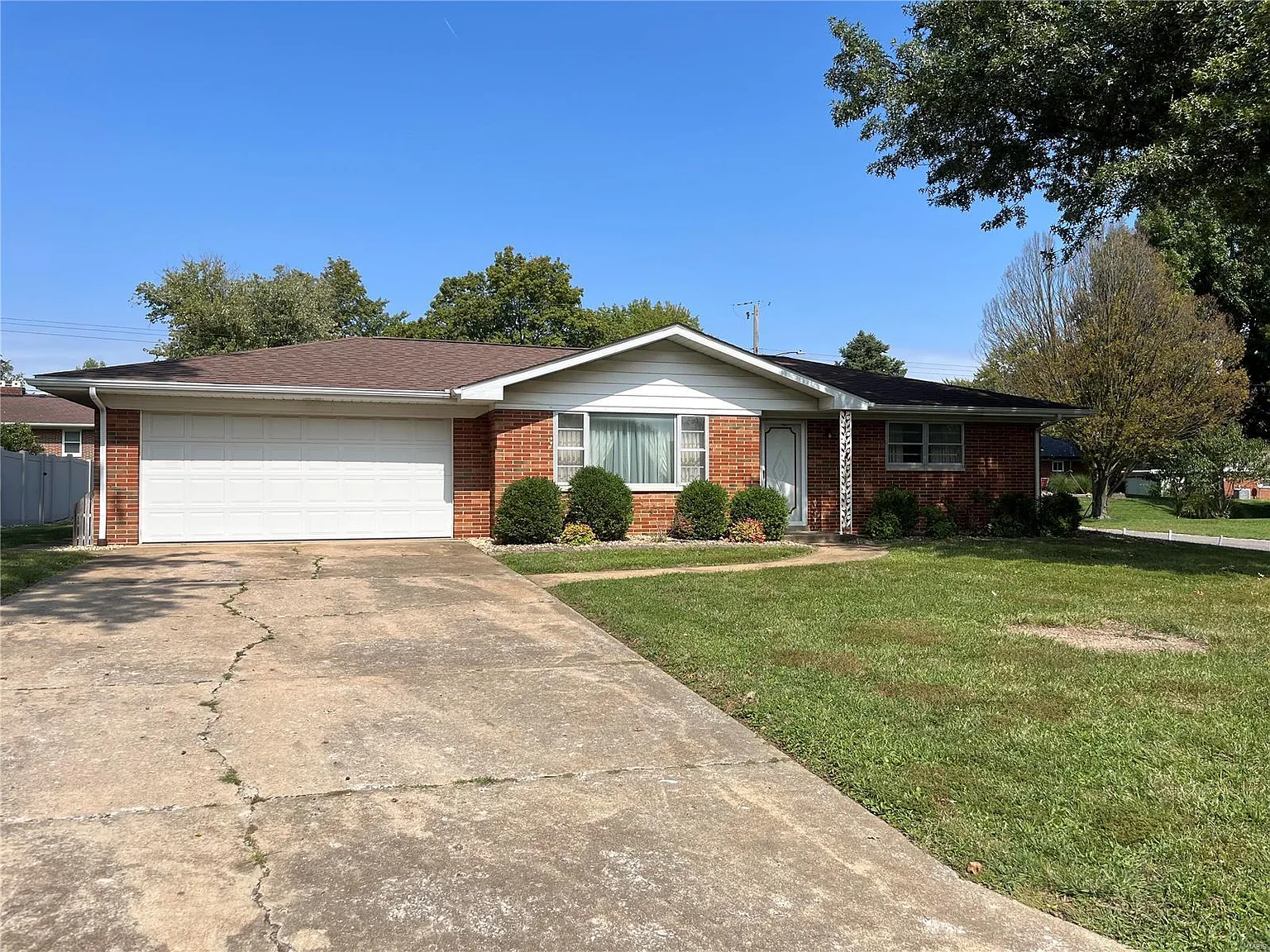 401 Springdale Dr photo 1