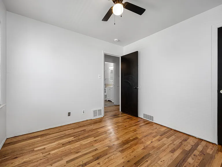 26080 Blumfield St — Photo 16