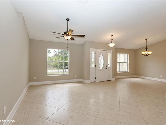 2nd image of 208 SW Milburn Cir