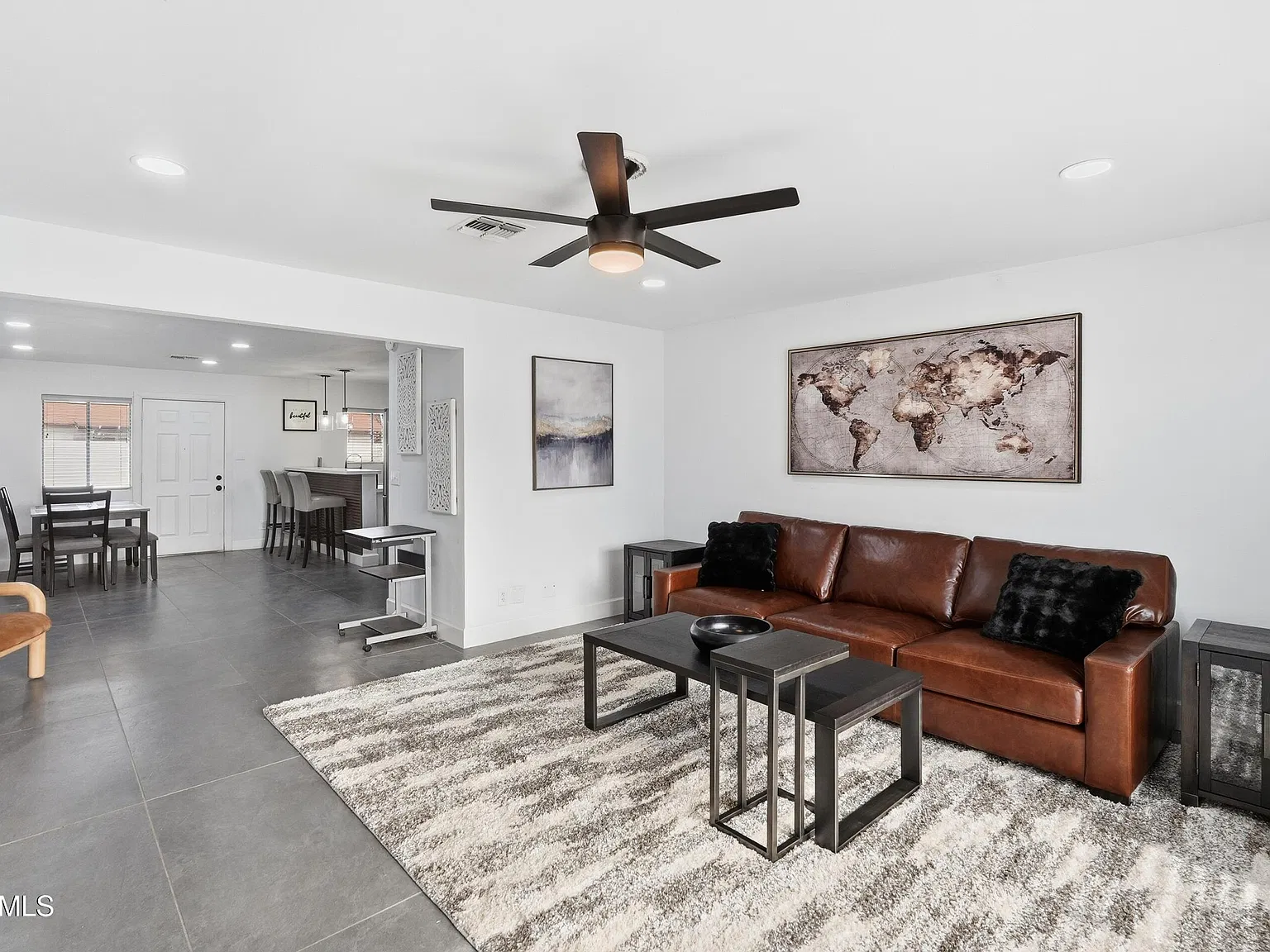 3 bed, 2.0 bath, 1811 sqft, $3,000 — Photo 4