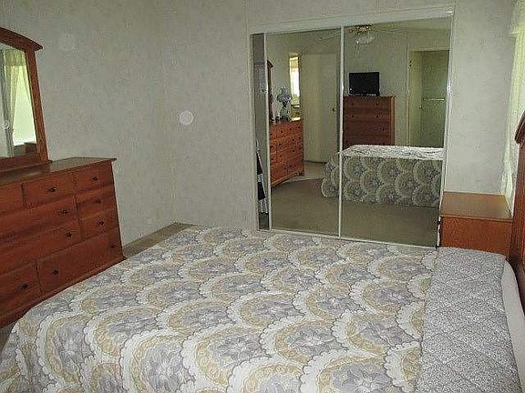 5th image of 40 Bluewater Lake Cir