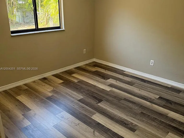 1325 SW 28th St — Photo 11