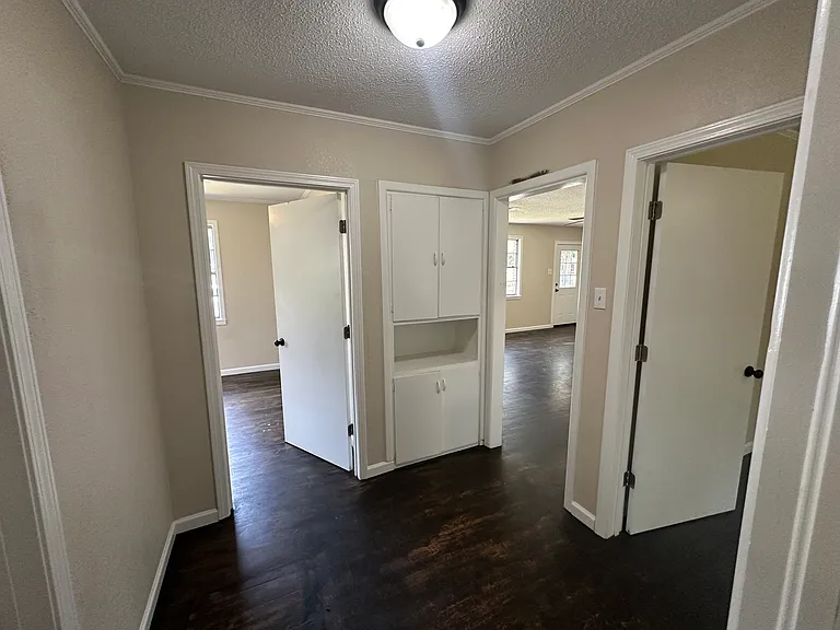 1004 N Erie Ave — Photo 9