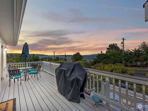 3rd image of 1486 South E Camano Drive