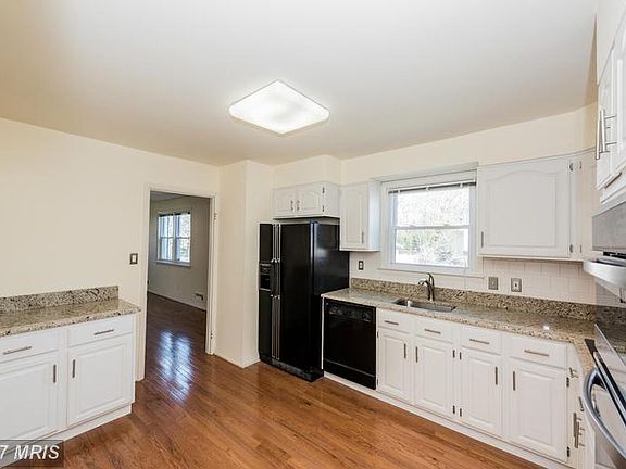 5th image of 931 Beaverbank Cir