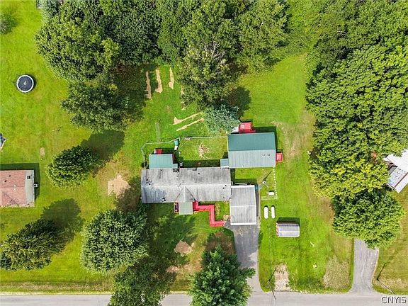 3rd image of 131 Island Rd