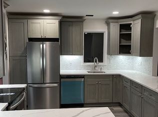 36 Fox Ln, Shoreham, NY 11786