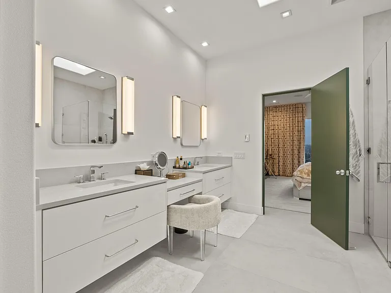 407 Desert Holly Dr — Photo 21